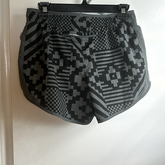 Black and grey Nike running shorts - Picture 5 of 9